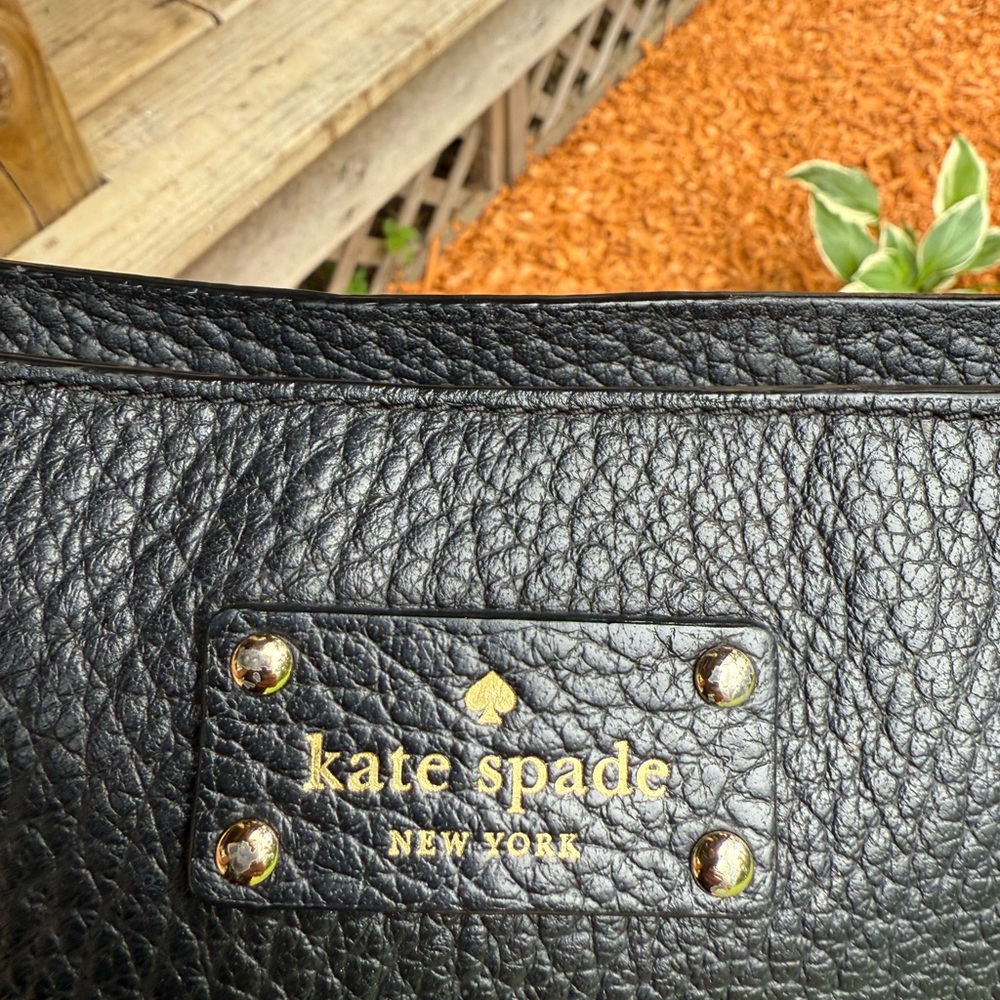 Kate Spade Black pebbled leather crossbody 🖤